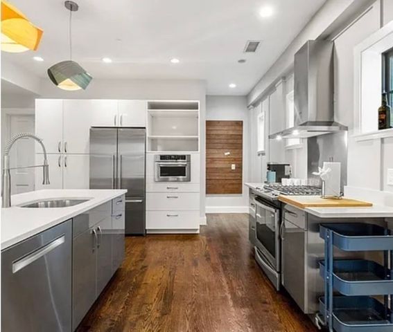 653 E 3rd St, Boston, MA 02127