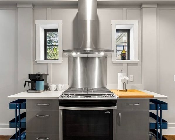 653 E 3rd St, Boston, MA 02127
