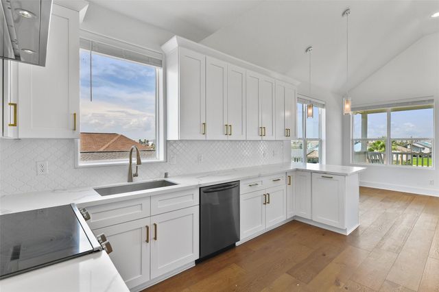 4006 Fort Bend Drive, Galveston, TX 77554