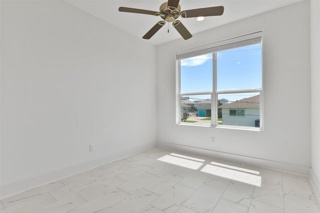 4006 Fort Bend Drive, Galveston, TX 77554