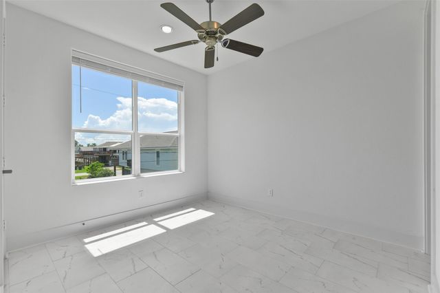 4006 Fort Bend Drive, Galveston, TX 77554
