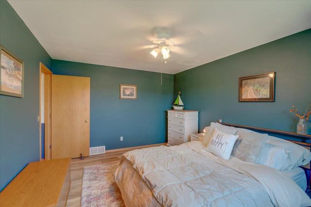 933 Vista Ridge Drive, Mount Horeb, WI 53572