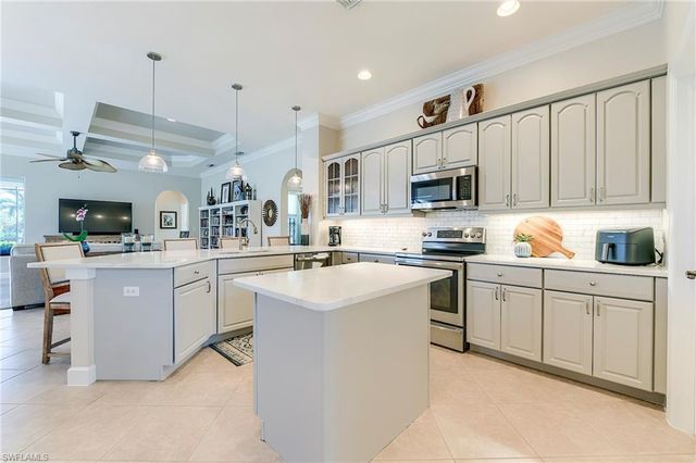 8782 New Castle DR, Fort Myers, FL 33908