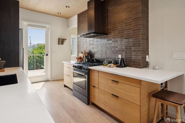 1515 Van Dyke Avenue, San Francisco, CA 94124