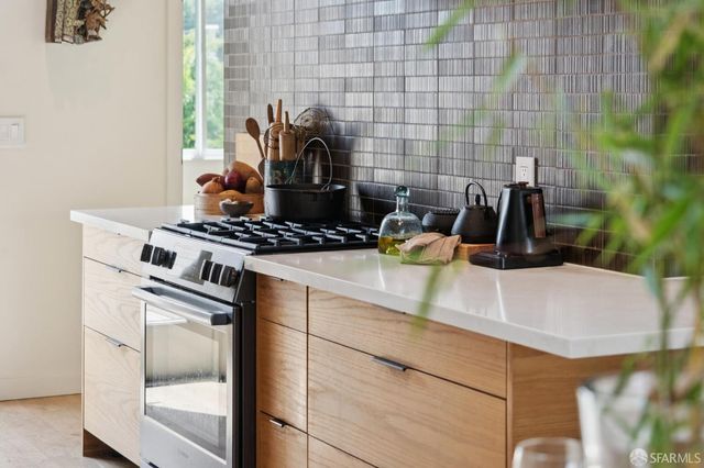 1515 Van Dyke Avenue, San Francisco, CA 94124