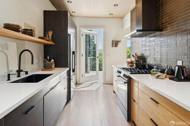 1515 Van Dyke Avenue, San Francisco, CA 94124