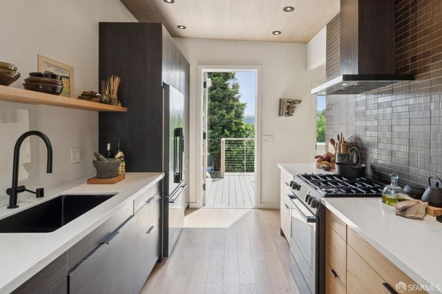 1515 Van Dyke Avenue, San Francisco, CA 94124