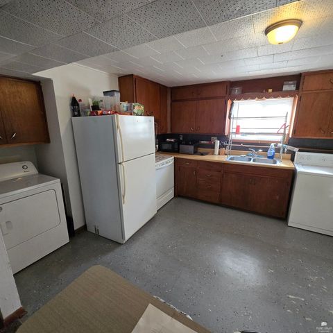 149 E 1st Street, Assaria, KS 67416