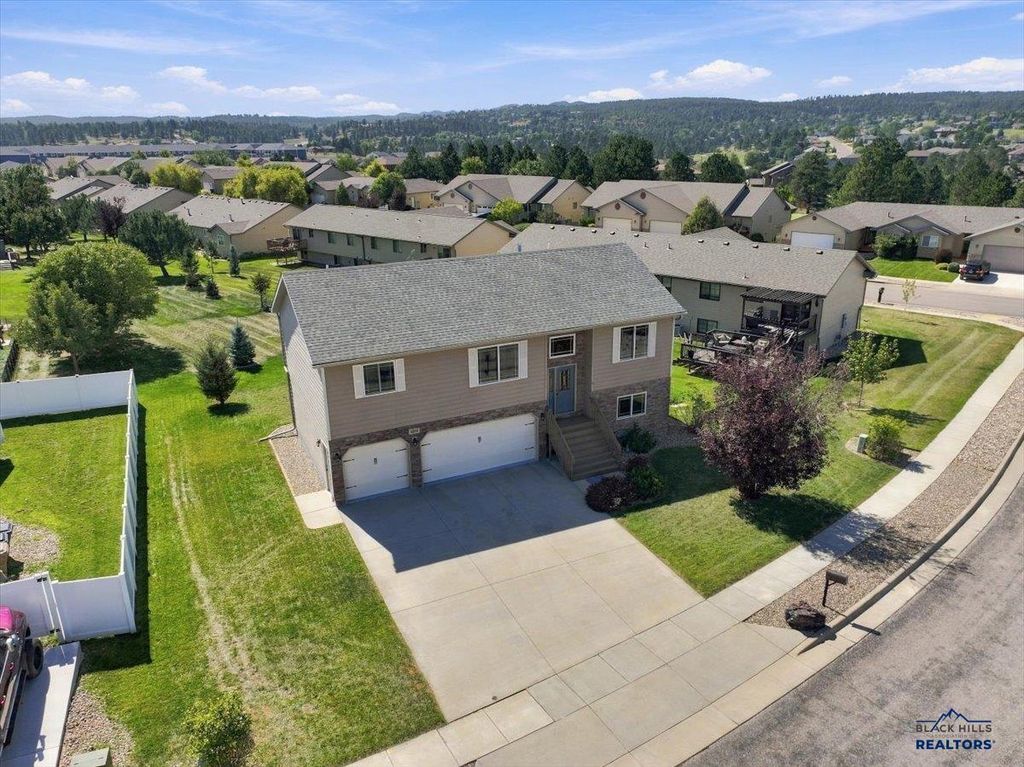 4309 TURNBERRY RD, Rapid City, SD 57702
