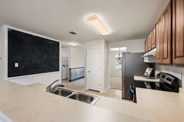 311 Phillips ST, Hutto, TX 78634