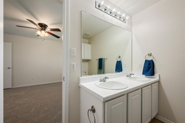 311 Phillips ST, Hutto, TX 78634