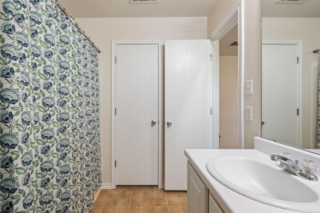 311 Phillips ST, Hutto, TX 78634