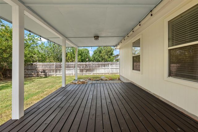 311 Phillips ST, Hutto, TX 78634