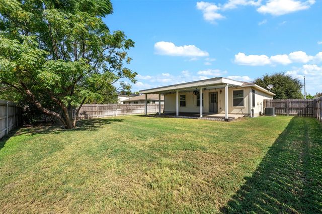 311 Phillips ST, Hutto, TX 78634