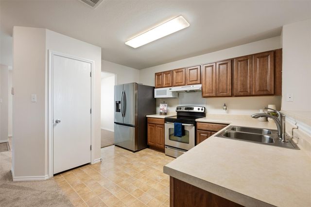 311 Phillips ST, Hutto, TX 78634