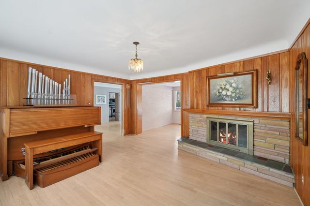 24700 N Cromwell Drive, Franklin, MI 48025