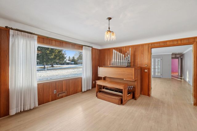 24700 N Cromwell Drive, Franklin, MI 48025