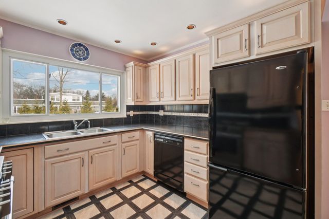 24700 N Cromwell Drive, Franklin, MI 48025