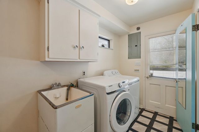 24700 N Cromwell Drive, Franklin, MI 48025