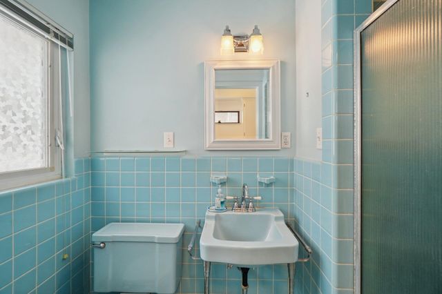 24700 N Cromwell Drive, Franklin, MI 48025