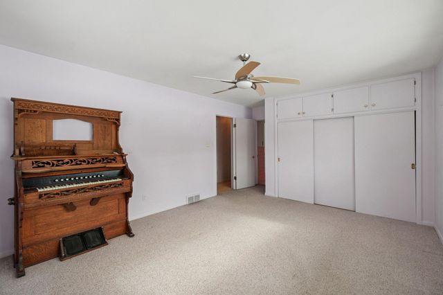 24700 N Cromwell Drive, Franklin, MI 48025