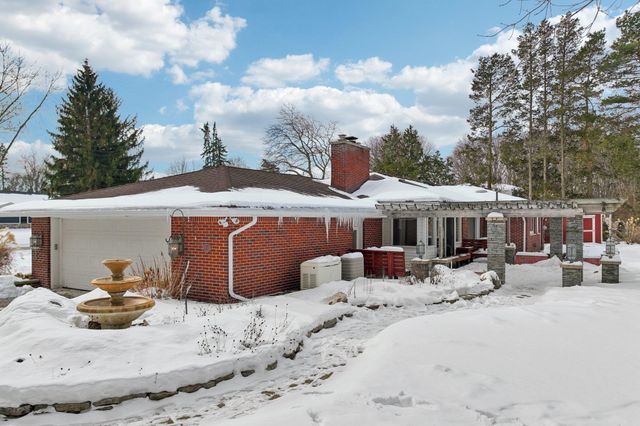 24700 N Cromwell Drive, Franklin, MI 48025