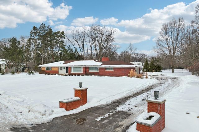 24700 N Cromwell Drive, Franklin, MI 48025
