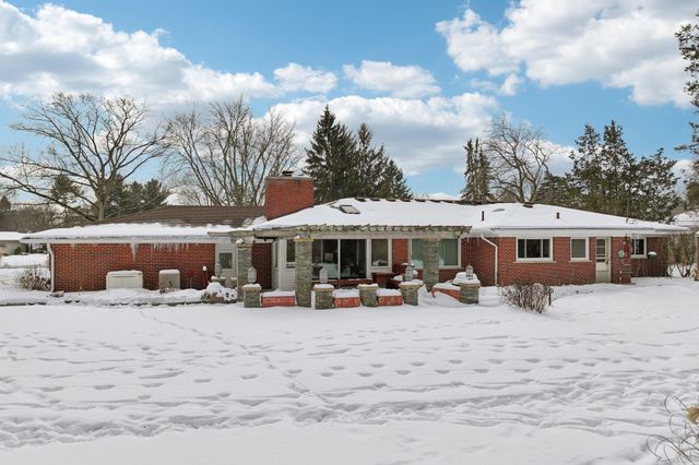 24700 N Cromwell Drive, Franklin, MI 48025