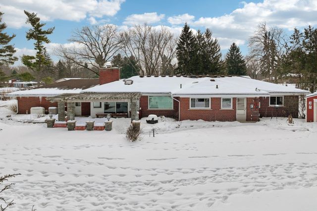 24700 N Cromwell Drive, Franklin, MI 48025