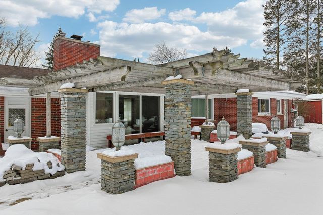 24700 N Cromwell Drive, Franklin, MI 48025