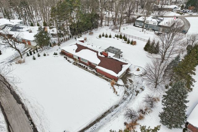 24700 N Cromwell Drive, Franklin, MI 48025