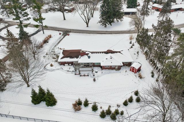 24700 N Cromwell Drive, Franklin, MI 48025