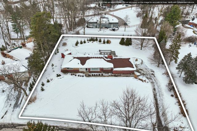 24700 N Cromwell Drive, Franklin, MI 48025