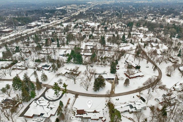 24700 N Cromwell Drive, Franklin, MI 48025