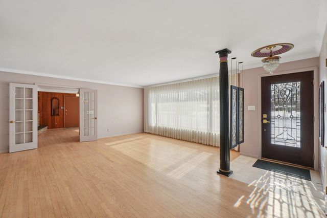 24700 N Cromwell Drive, Franklin, MI 48025