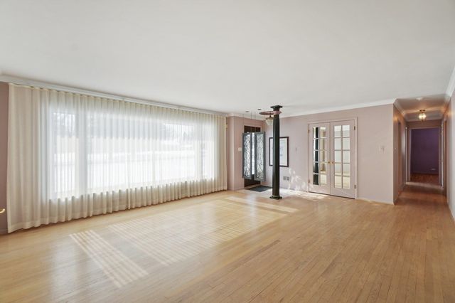 24700 N Cromwell Drive, Franklin, MI 48025