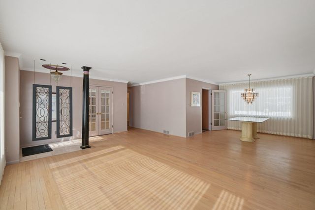 24700 N Cromwell Drive, Franklin, MI 48025