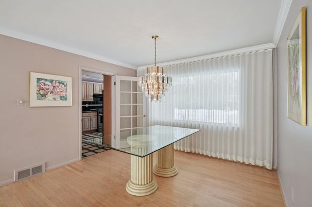 24700 N Cromwell Drive, Franklin, MI 48025