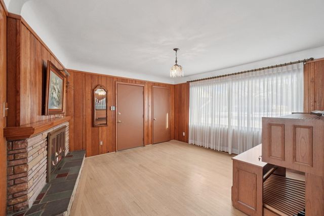 24700 N Cromwell Drive, Franklin, MI 48025