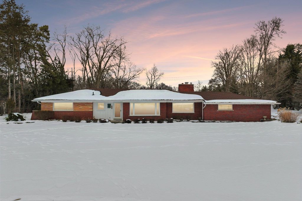 24700 N Cromwell Drive, Franklin, MI 48025