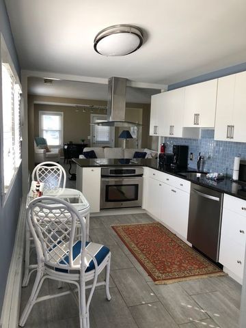 18 Willow Court, Portsmouth, RI 02871