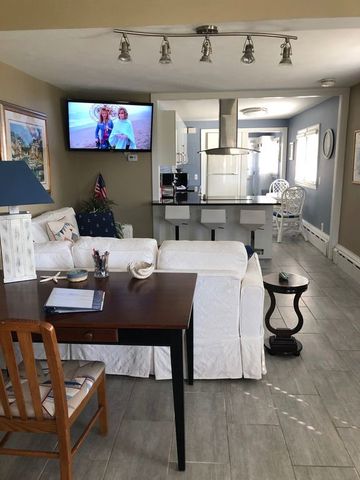 18 Willow Court, Portsmouth, RI 02871