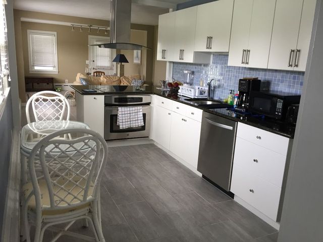 18 Willow Court, Portsmouth, RI 02871