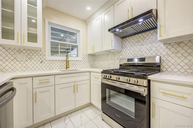 164-38 76th Road, Fresh Meadows, NY 11366