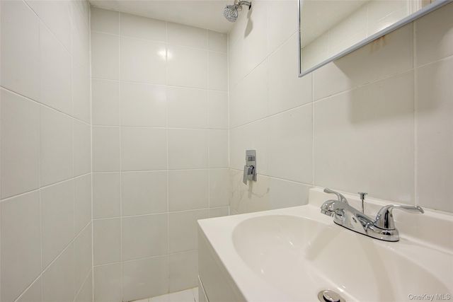 164-38 76th Road, Fresh Meadows, NY 11366