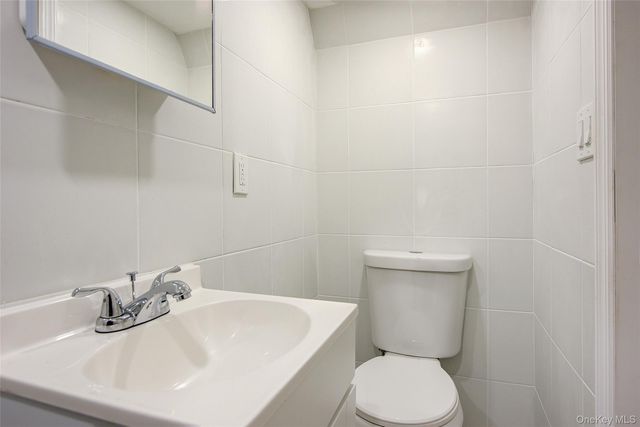 164-38 76th Road, Fresh Meadows, NY 11366