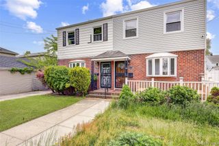 164-38 76th Road, Fresh Meadows, NY 11366