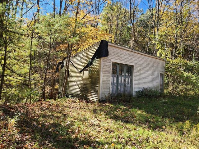 9 Wallace Ct, Oxford, MA 01537