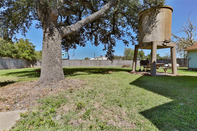 260 Fisher Street, Matagorda, TX 77414