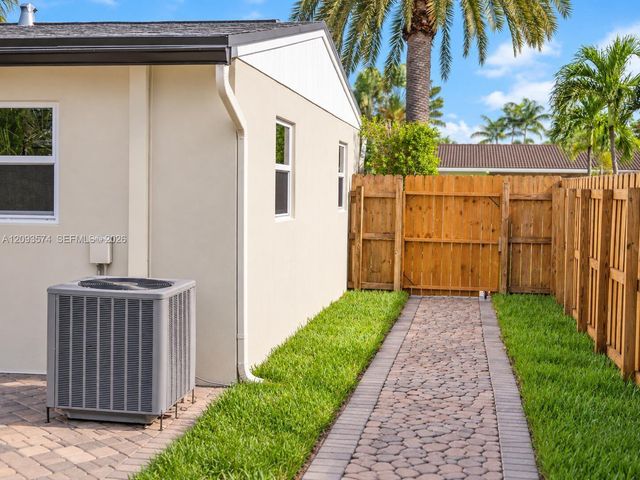 340 SE 3rd Street, Deerfield Beach, FL 33441